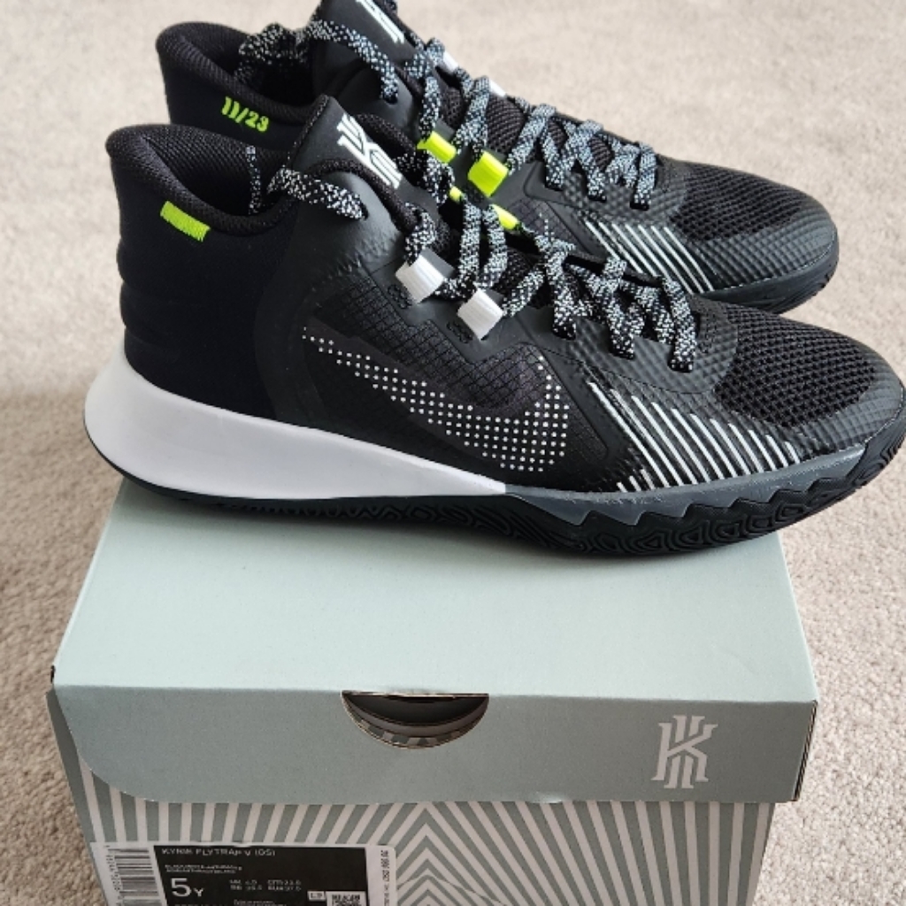 Kyrie Flytrap V's
